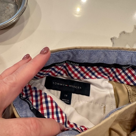 Boys Tommy Hilfiger Khaki pants worn once size 14 - Picture 2 of 2